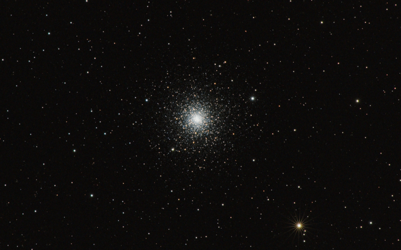 M3 - (ou NGC 5272) Amas globulaire situé dans la constellation des Chiens de chasse