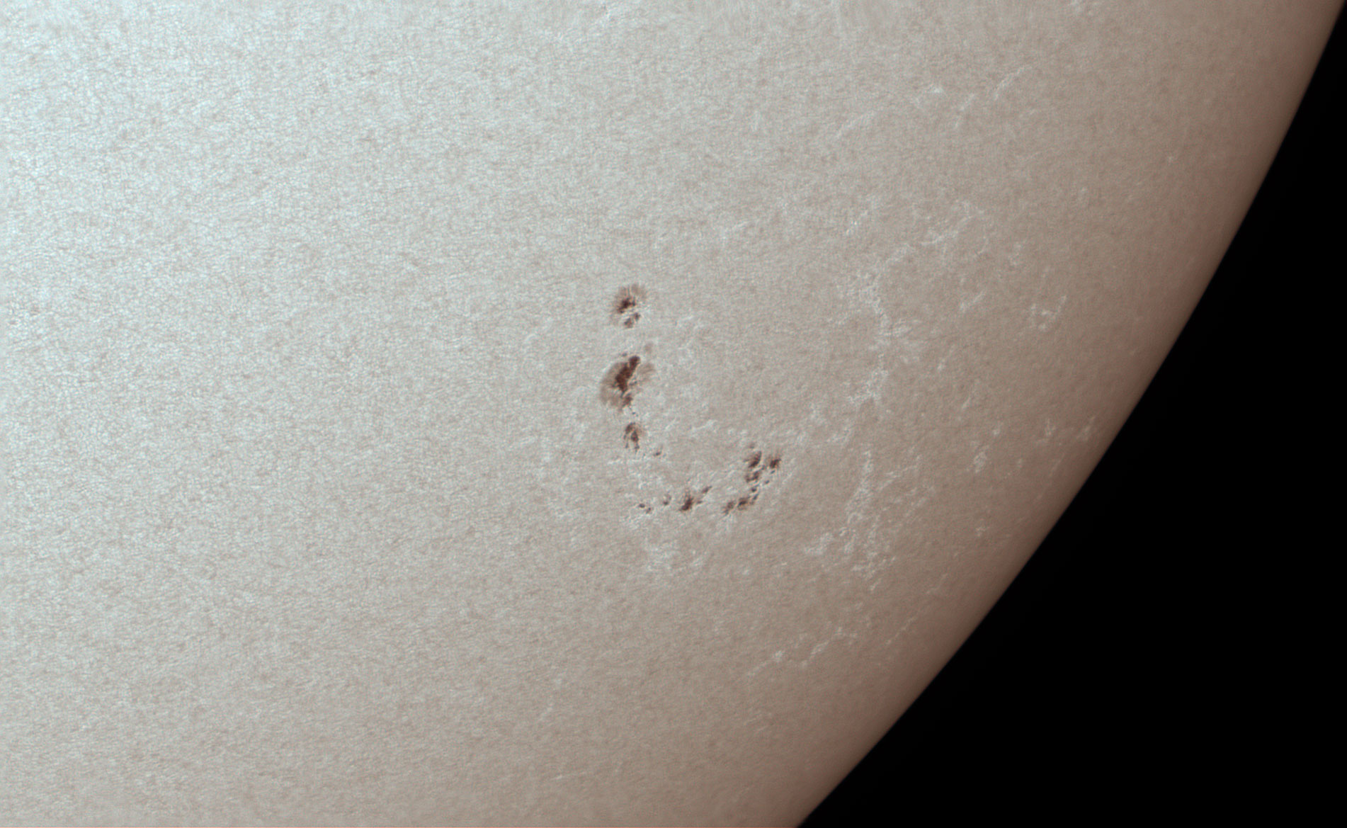 2023-09-29T09_15_24Z___sun_v1___100r_64T_141reg_traitementAstrosurface_top